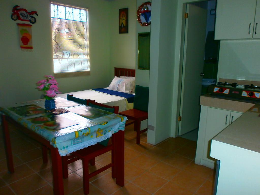 Lyn'S Do Drop Inn Transient House باغيو الغرفة الصورة