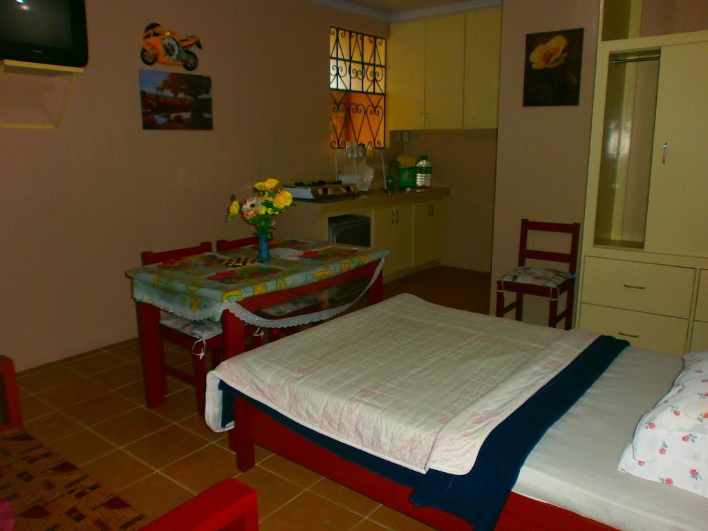 Lyn'S Do Drop Inn Transient House باغيو الغرفة الصورة