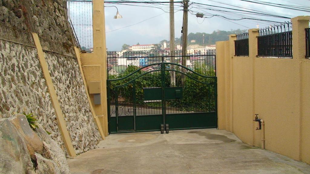 Lyn'S Do Drop Inn Transient House باغيو الغرفة الصورة